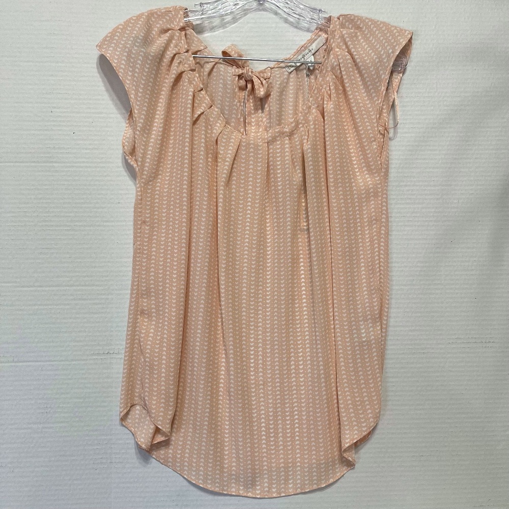 LC LAUREN CONRAD CREAM WITH WHITE HEART PATTERN  PLEAT NECK WOVEN